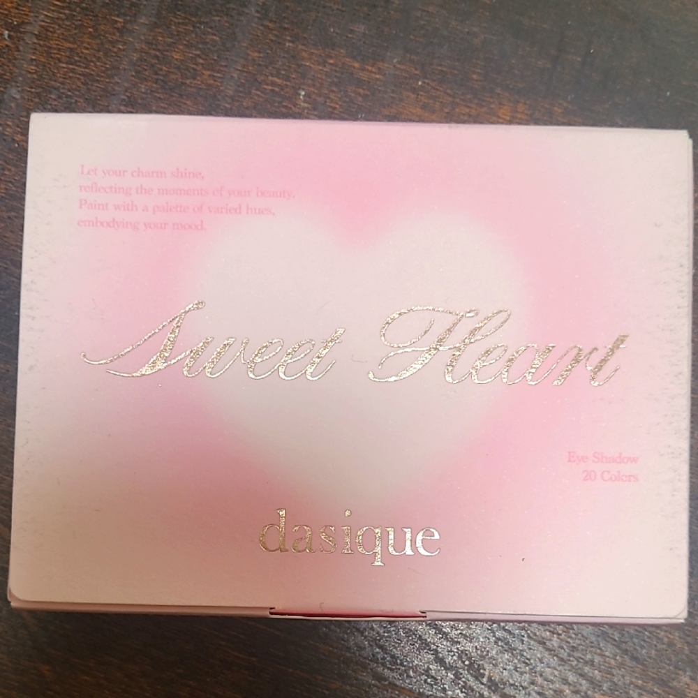 Dasique Sweetheart Eyeshadow Palette